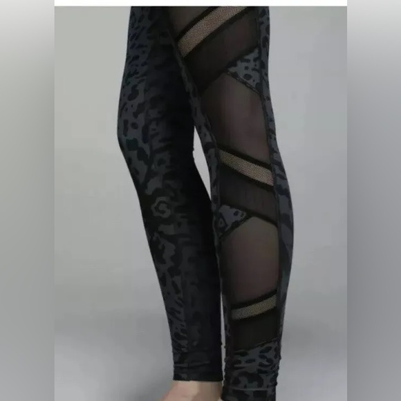 Lululemon Just Breathe Pant Animal Swirl Deep Coal Light/ Black SEE MEASUREMENTS - Picture 3 of 13